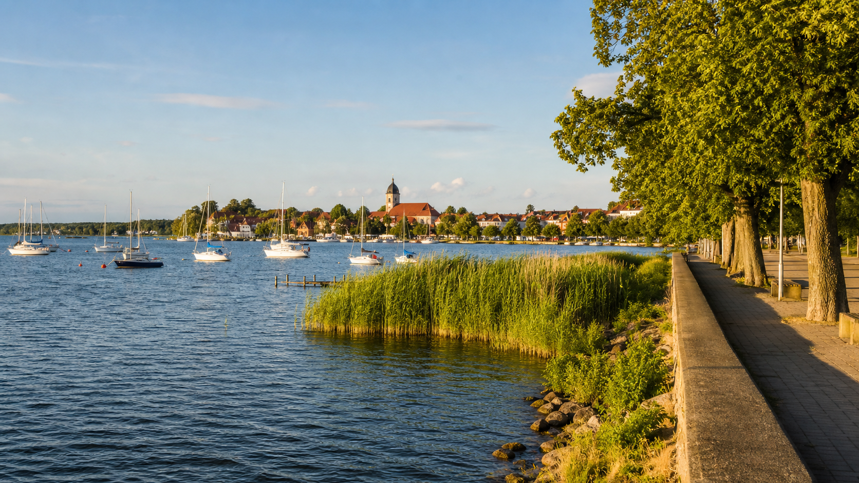 Ferienwohnung an der Mecklenburgischen Seenplatte: Waren, Müritz und ruhige Seeorte richtig wählen