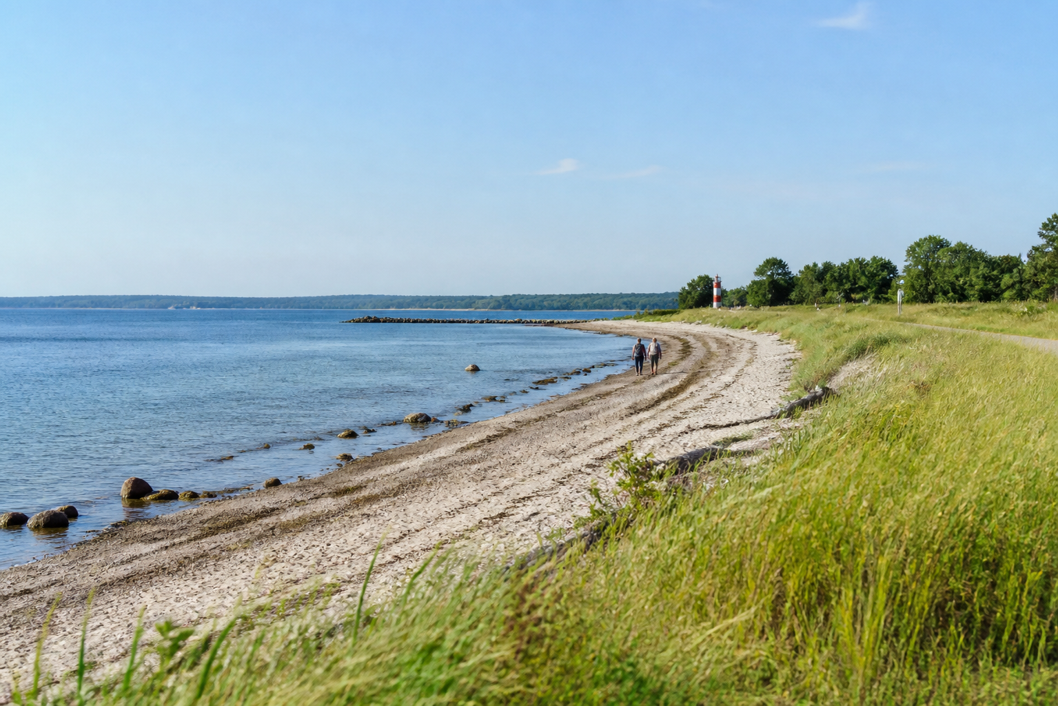 Ruhige Bucht und Strandweg auf Holnis an der Flensburger Förde