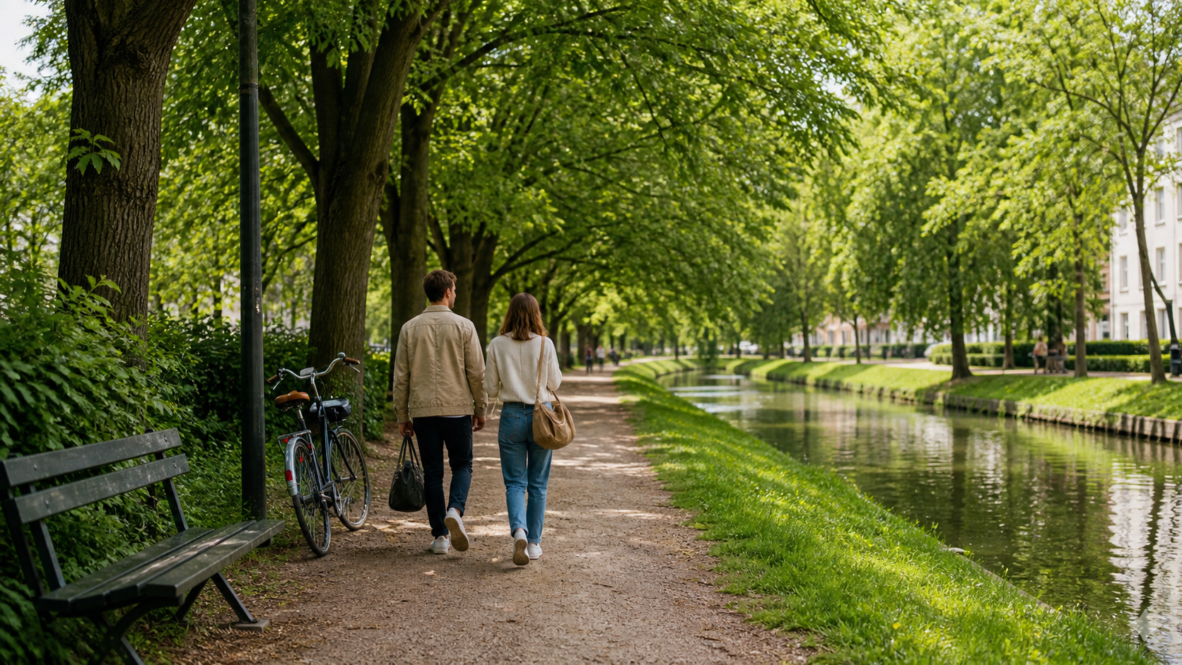 Spazierweg am Wasser in Oldenburg für ein entspanntes Hotel-Wochenende