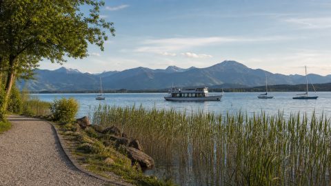 Kurzurlaub am Chiemsee: Inseln, Berge und entspannte Tage am Wasser planen