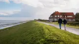 Wellness-Kurzurlaub in Ostfriesland: Nordsee, Therme und ruhige Küstenorte planen