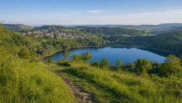 Ferienwohnung in der Eifel: Maare, Wanderwege und ruhige Orte richtig planen
