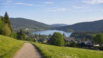 Kurzurlaub im Schwarzwald: Freiburg, Titisee und ruhige Höhenwege planen