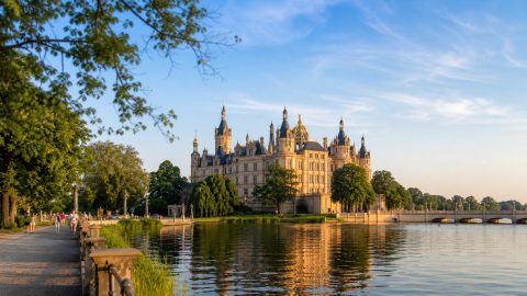 Städtetrip Schwerin: Schloss, Seen und Altstadt entspannt planen