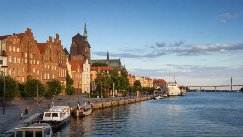 Städtetrip Stralsund: Wochenendplan zwischen Altstadt, Hafen und Rügenblick