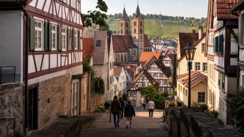 Esslingen am Neckar: Stadt-Ratgeber für Altstadt, Burg und Weinberge