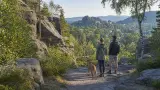 Urlaub mit Hund im Zittauer Gebirge: Oybin, Jonsdorf und entspannte Waldwege planen