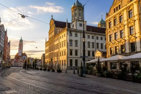 Städtetrip Augsburg: Fuggerei, Altstadt und Lech entspannt planen