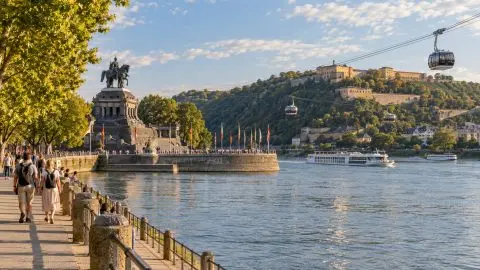 Städtetrip Koblenz: Deutsches Eck, Seilbahn und Rhein-Mosel-Wochenende planen